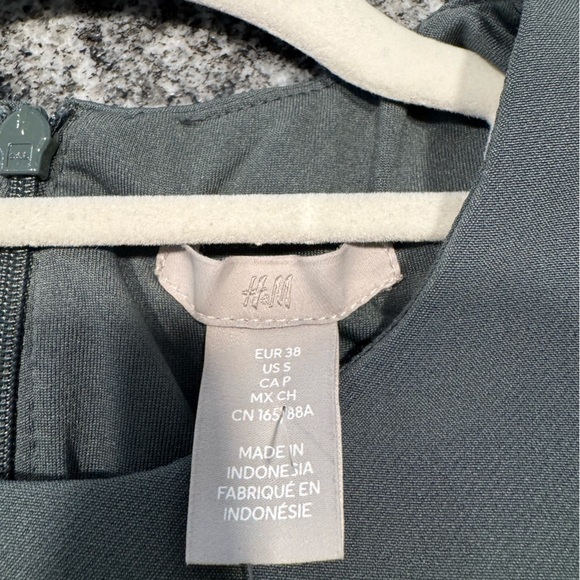 H&M black dress NWT size S - Picture 9 of 9